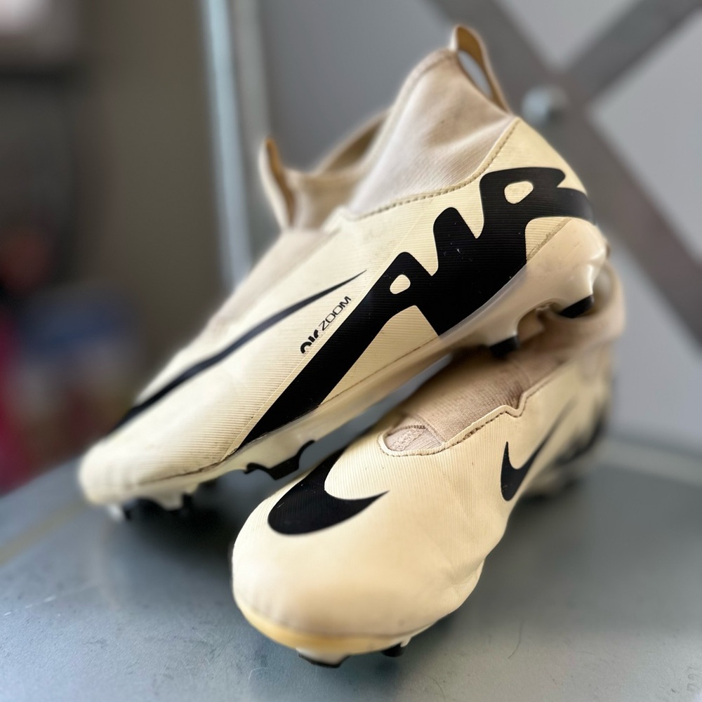Nike Jr. Mercurial Superfly 9 Academy soccer cleats